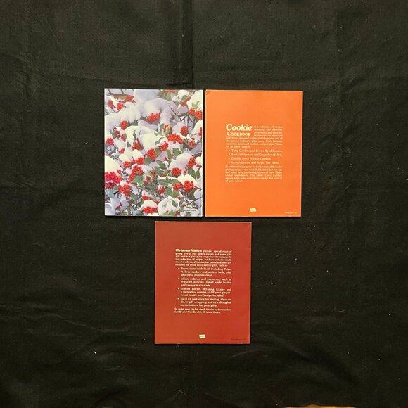 3 – Vintage “Ideals’ Christmas Books - Picture 2 of 11